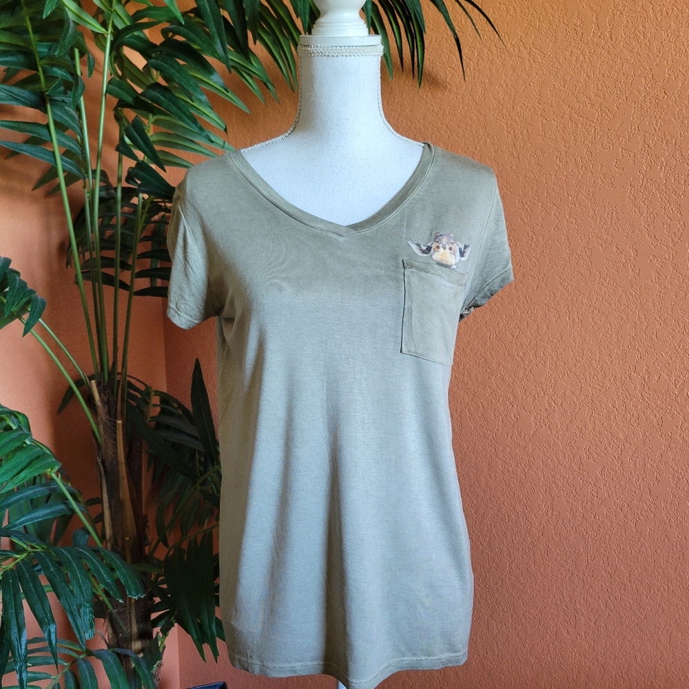 3/$25 Custom Cable and Gauge Pocket Giraffe Tee Shirt Green Large Viscose